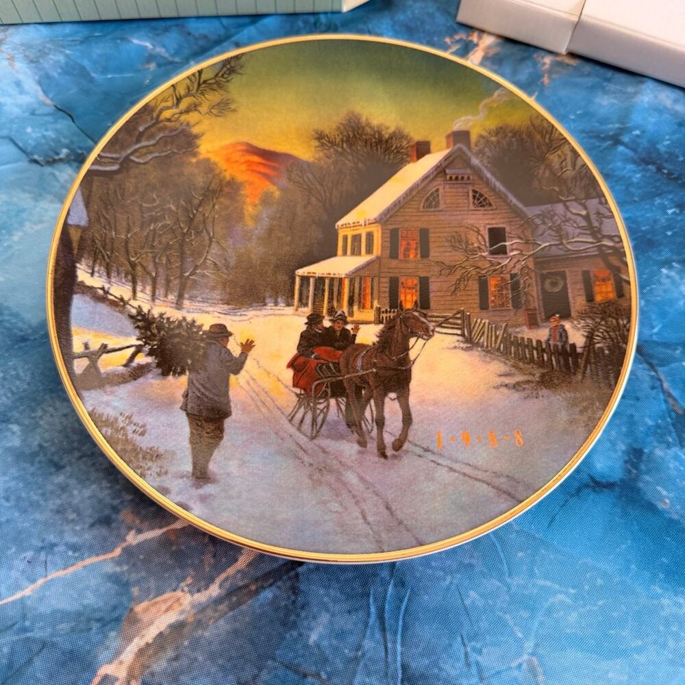 Vintage Christmas Scene Avon 1988 Plate